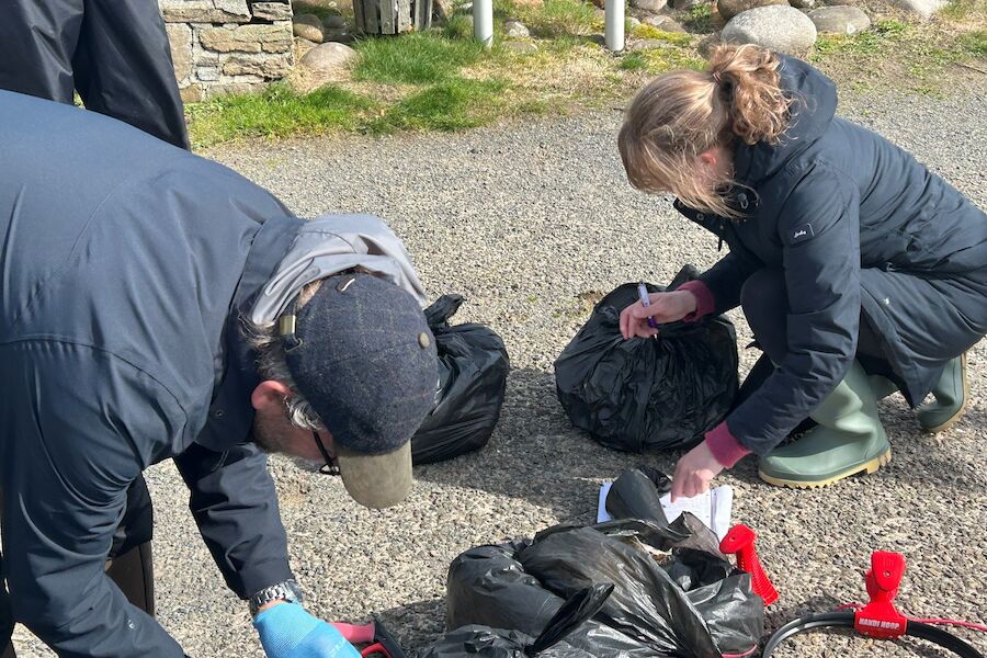 VAO staff volunteer at Scapa Beach